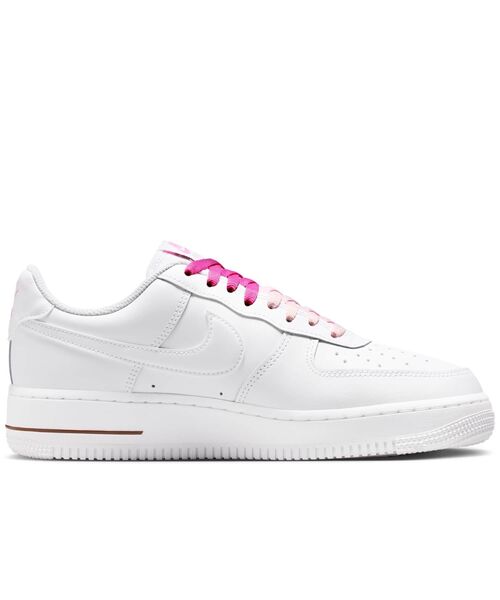 NIKE(ナイキ)の「ナイキ エア フォース 1 '07 SE ウィメンズシューズ / Nike Air Force 1 '07 SE Women's Shoes IF0498-102 White(スニーカー・レディース・ホワイト・25.5/26/22.5/23/23.5/24/24.5/25/22)」の3枚目の写真