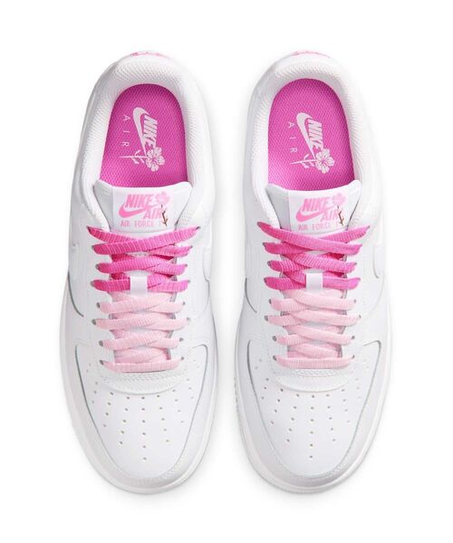 NIKE(ナイキ)の「ナイキ エア フォース 1 '07 SE ウィメンズシューズ / Nike Air Force 1 '07 SE Women's Shoes IF0498-102 White(スニーカー・レディース・ホワイト・25.5/26/22.5/23/23.5/24/24.5/25/22)」の4枚目の写真