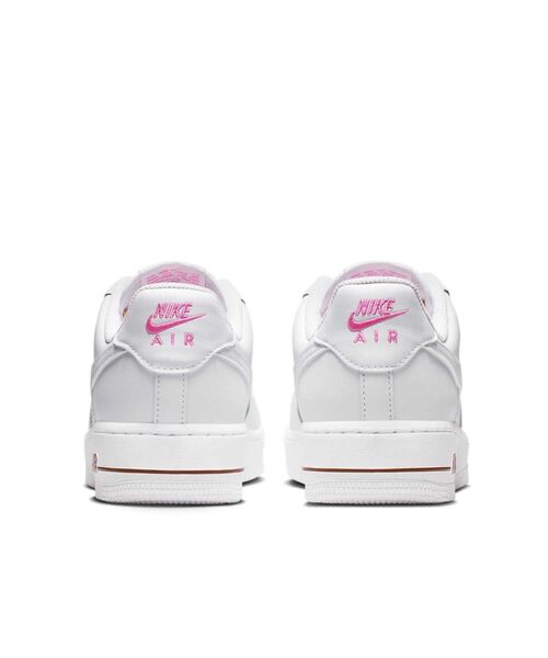 NIKE(ナイキ)の「ナイキ エア フォース 1 '07 SE ウィメンズシューズ / Nike Air Force 1 '07 SE Women's Shoes IF0498-102 White(スニーカー・レディース・ホワイト・25.5/26/22.5/23/23.5/24/24.5/25/22)」の6枚目の写真