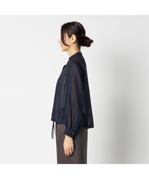 HELIOPOLE(エリオポール)の「SHEER STRIPE DRAWSTRING SHIRT(シャツ/ブラウス・レディース・ベージュ/ネイビー・38)」の14枚目の写真
