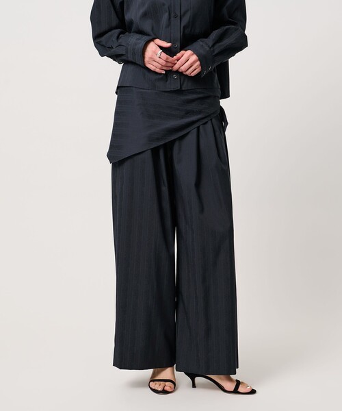 UNITED ARROWS(ユナイテッドアローズ)の「ペイズリー タック ワイドパンツ(その他パンツ・レディース・ネイビー・36/38)」の1枚目の写真