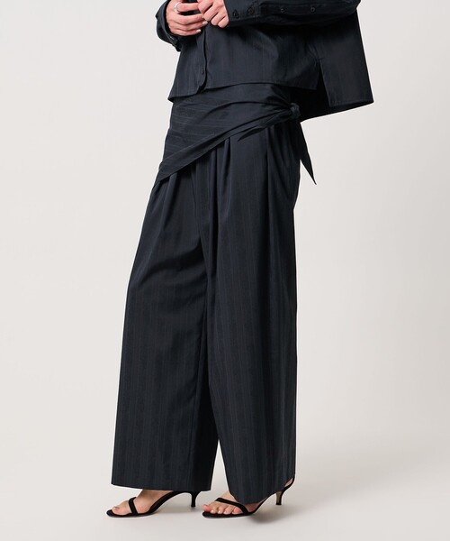 UNITED ARROWS(ユナイテッドアローズ)の「ペイズリー タック ワイドパンツ(その他パンツ・レディース・ネイビー・36/38)」の9枚目の写真