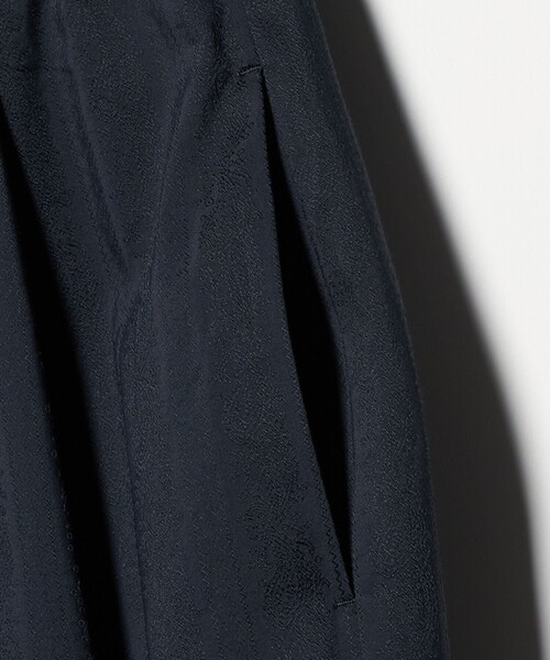 UNITED ARROWS(ユナイテッドアローズ)の「ペイズリー タック ワイドパンツ(その他パンツ・レディース・ネイビー・36/38)」の2枚目の写真