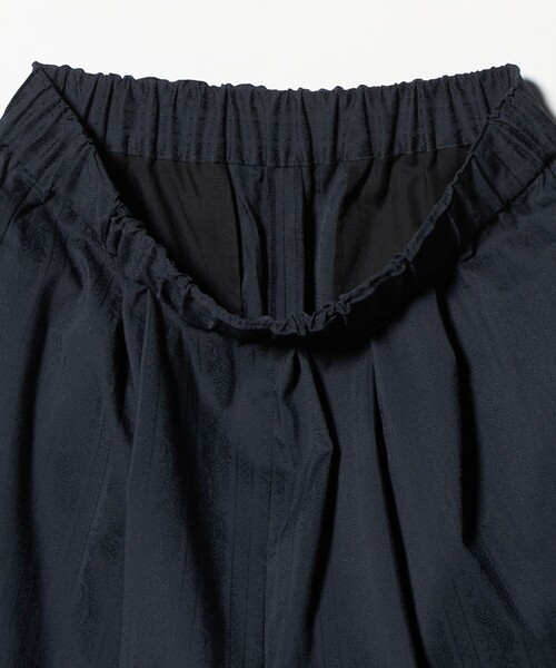 UNITED ARROWS(ユナイテッドアローズ)の「ペイズリー タック ワイドパンツ(その他パンツ・レディース・ネイビー・36/38)」の4枚目の写真