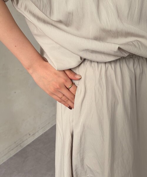 Chez toi(シェトワ)の「【セットアップ】バルーンブラウス×スカートSET(ワンピース・レディース・ブラック/ライトグレー/レッド・FREE)」の20枚目の写真
