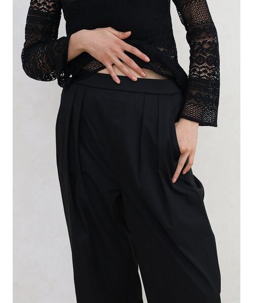 FIKA.（フィーカ）の「Tucked wide easy pants（その他パンツ・レディース・グレー系その他3/ブラック・SMALL/MEDIUM）」の8枚目の写真