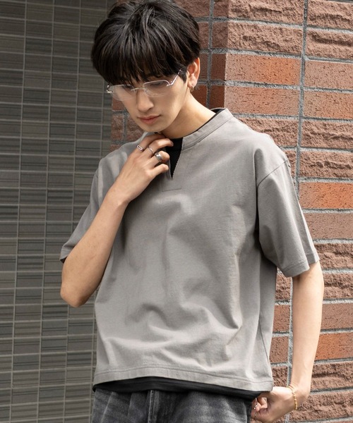 WEGO(ウィゴー)の「WEGO/【26年春夏新作】フェイクレイヤードキーネックT(ポロシャツ・メンズ・ライトグレー/スミクロ・MEDIUM/LARGE)」の9枚目の写真