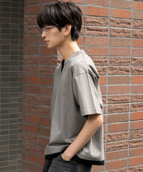 WEGO(ウィゴー)の「WEGO/【26年春夏新作】フェイクレイヤードキーネックT(ポロシャツ・メンズ・ライトグレー/スミクロ・MEDIUM/LARGE)」の13枚目の写真