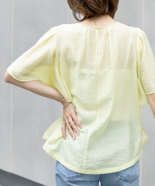 NOLLEY’S(ノーリーズ)の「【BECシリーズ】ウォッシャブルリネン混袖フリルブラウス(シャツ/ブラウス・レディース・イエロー/グレイッシュベージュ・38)」の6枚目の写真