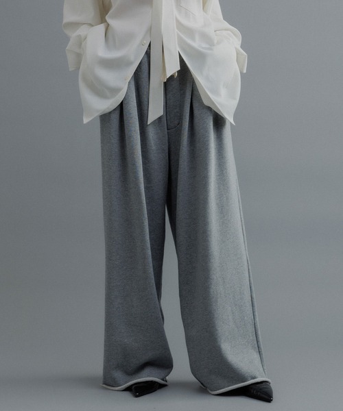 ADAM ET ROPE'(アダムエロペ)の「【WEB限定】2タック ワイドルーズ ドカンパンツ / スウェット / ユニセックス(その他パンツ・メンズ・ブラック/グレー/ベージュ系その他・M/S/L)」の2枚目の写真
