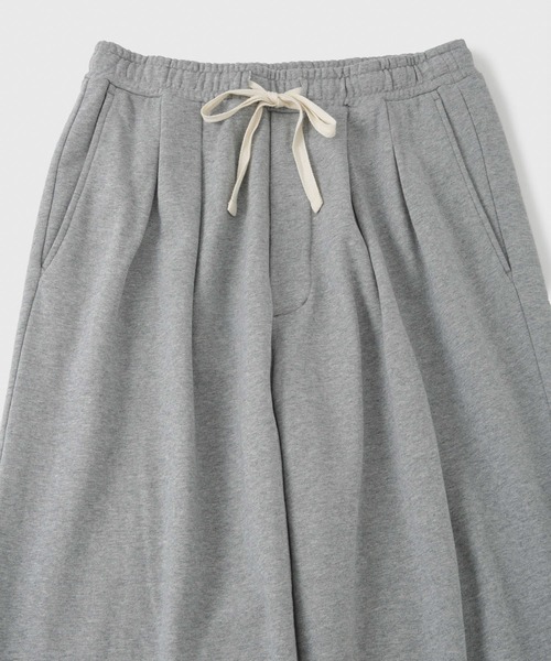 ADAM ET ROPE'(アダムエロペ)の「【WEB限定】2タック ワイドルーズ ドカンパンツ / スウェット / ユニセックス(その他パンツ・メンズ・ブラック/グレー/ベージュ系その他・M/S/L)」の22枚目の写真