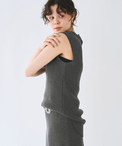 Whim Gazette(ウィムガゼット)の「ワッフルノースリーブプルオーバー(Tシャツ/カットソー・レディース・ベージュ/ブラック/チャコールグレー・FREE)」の6枚目の写真