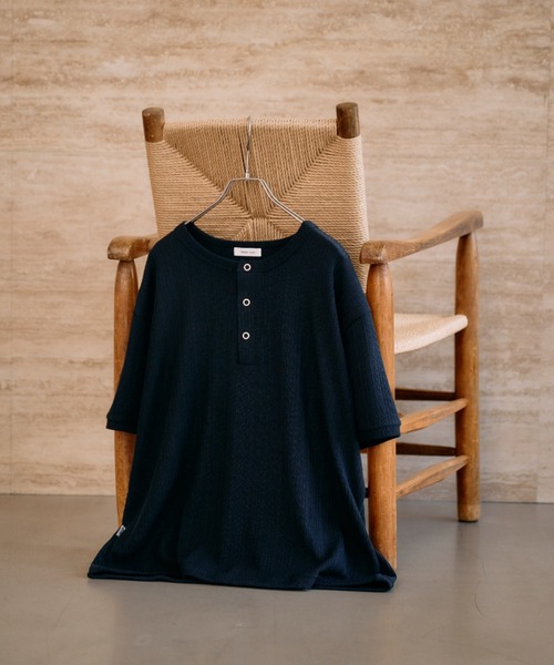 Adoon plain（アドーンプレーン）の「SNAP BUTTON RIB HENRY NECK T / スナップボタンリブヘンリーネックT 【新色追加】（Tシャツ/カットソー・メンズ・チャコールグレー/ブラック/ライトベージュ/ライトブルー/ネイビー/ボルドー/ライトグレー/ブラック系その他/杢グレー・MEDIUM/LARGE）」の18枚目の写真