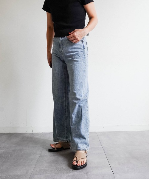 Fabby fabby(ファビィーファビィー)の「歩きやすいアシンメトリートングフラットサンダル(サンダル・レディース・ベージュ/ブラック・LARGE/MEDIUM)」の10枚目の写真