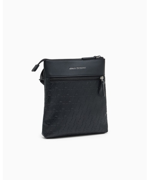 ARMANI EXCHANGE(アルマーニエクスチェンジ)の「【A|X アルマーニ エクスチェンジ】<オンライン限定>オールオーバーロゴ フラットショルダーバッグ(ショルダーバッグ・メンズ・ブラック・FREE)」の2枚目の写真
