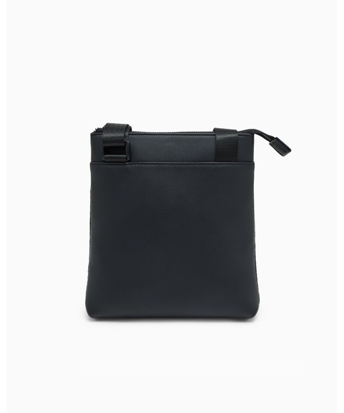ARMANI EXCHANGE(アルマーニエクスチェンジ)の「【A|X アルマーニ エクスチェンジ】<オンライン限定>オールオーバーロゴ フラットショルダーバッグ(ショルダーバッグ・メンズ・ブラック・FREE)」の3枚目の写真