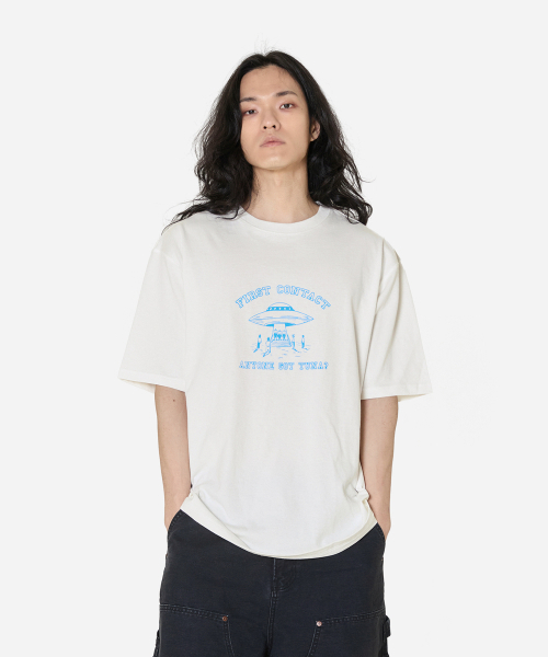MODNINE(モディナイン)の「First Contact - Oversized T-Shirt White(Tシャツ/カットソー・メンズ・その他・X-LARGE/SMALL/MEDIUM/LARGE)」の1枚目の写真