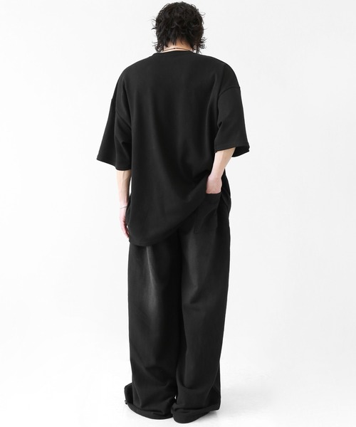minsobi(ミンソビ)の「カットオフスリット レタリング ギミックスウェット ワイドパンツ(ユニセックス(スウェットパンツ・メンズ・ブラック・FREE)」の17枚目の写真