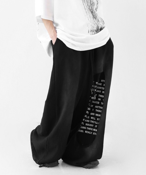 minsobi(ミンソビ)の「カットオフスリット レタリング ギミックスウェット ワイドパンツ(ユニセックス(スウェットパンツ・メンズ・ブラック・FREE)」の2枚目の写真