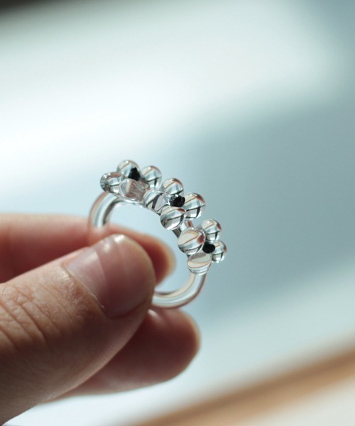 Vini(ヴィニ)の「Flowering Glass Ring / フラワー ガラス リング(リング・レディース・イエロー/ブラック/ベビーピンク・FREE)」の13枚目の写真