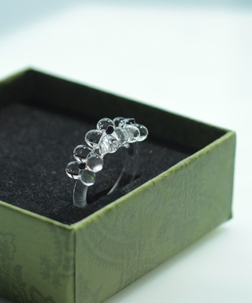 Vini(ヴィニ)の「Flowering Glass Ring / フラワー ガラス リング(リング・レディース・イエロー/ブラック/ベビーピンク・FREE)」の11枚目の写真
