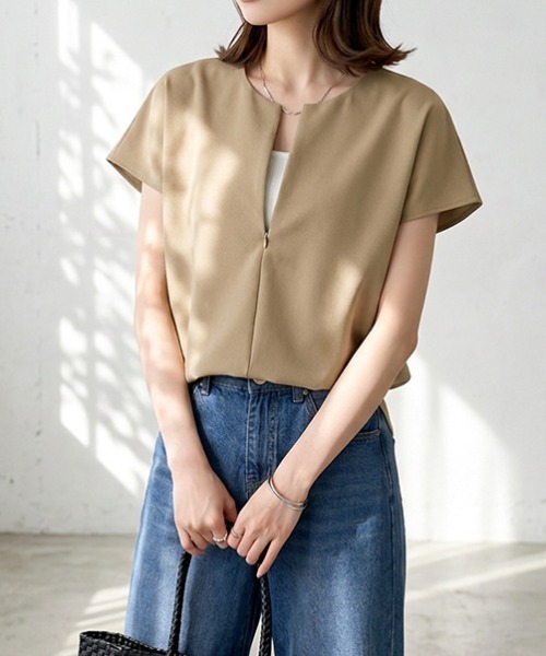 COCOMOMO（ココモモ）の「前後2WAY ハーフジップトップス ハーフジップ カットソー Tシャツ ストレッチ ジップ 半袖 フレンチスリーブ レイヤード ラウンドヘム 春服 夏服（Tシャツ/カットソー・レディース・ホワイト/ブルー/アッシュブラウン/ブラック/ライトブラウン/グレイッシュベージュ・M/L）」の4枚目の写真