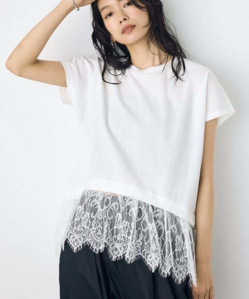 AZUL by moussy(アズールバイマウジー)の「【接触冷感】ひんやり♪裾レースドッキングトップス 春服 夏服 秋服 レイヤード 体系カバー お尻まで隠れる【身長/骨格別着用画像あり】(Tシャツ/カットソー・レディース・オフホワイト/ブラウン/ブラック・FREE)」の2枚目の写真