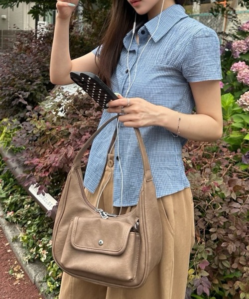 Ada.(エイダ)の「ヴィンテージライク フェイクレザー ワンハンドル ショルダーバッグ(ショルダーバッグ・レディース・ブラウン/レッド/ブラック・FREE)」の16枚目の写真