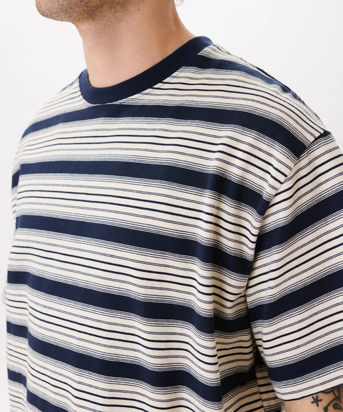 WISM(ウィズム)の「Estudio Niksen / エストゥディオ・ニクセン Signature Cropped Tee st(Tシャツ/カットソー・メンズ・ブルー・2/1)」の2枚目の写真