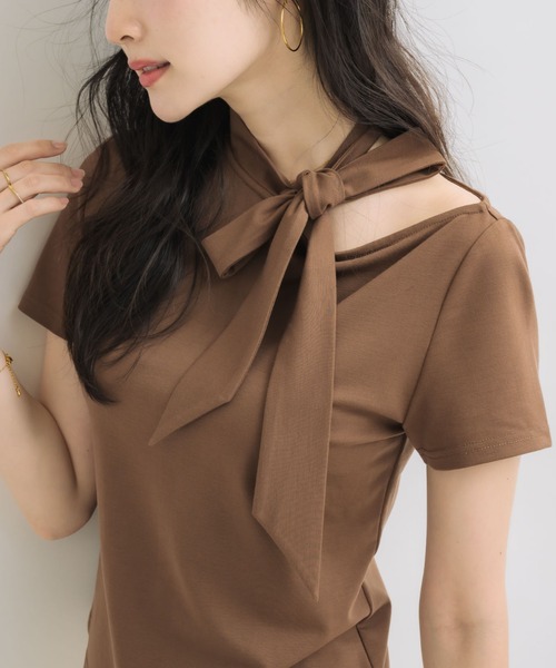 NEUNA(ヌナ)の「【デイリーに着こなす、上品Tシャツ】リボンタイTシャツ(Tシャツ/カットソー・レディース・ライトベージュ/ブラウン/ブラック・FREE)」の8枚目の写真