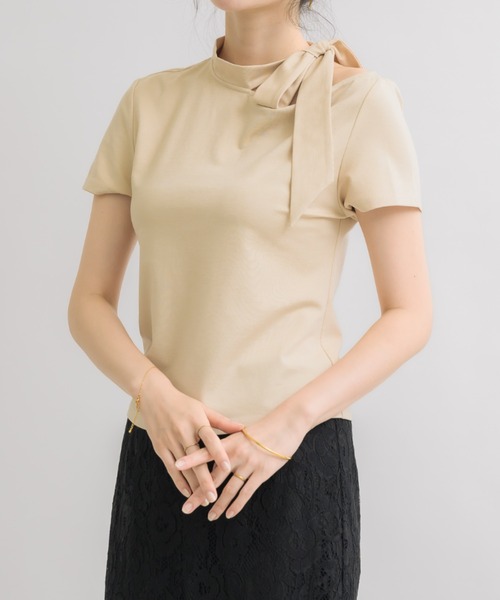 NEUNA(ヌナ)の「【デイリーに着こなす、上品Tシャツ】リボンタイTシャツ(Tシャツ/カットソー・レディース・ライトベージュ/ブラウン/ブラック・FREE)」の12枚目の写真