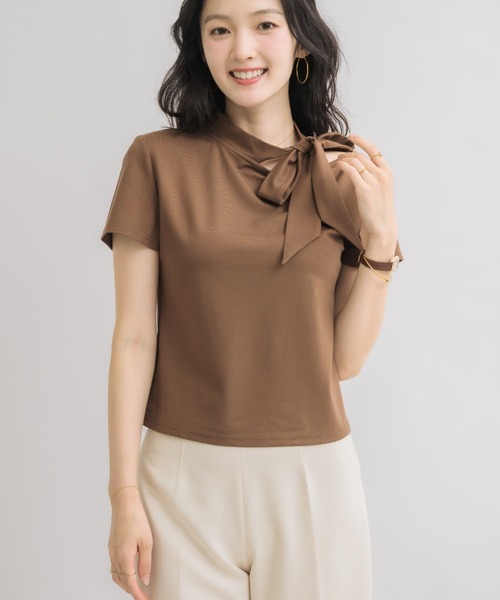 NEUNA(ヌナ)の「【デイリーに着こなす、上品Tシャツ】リボンタイTシャツ(Tシャツ/カットソー・レディース・ライトベージュ/ブラウン/ブラック・FREE)」の6枚目の写真