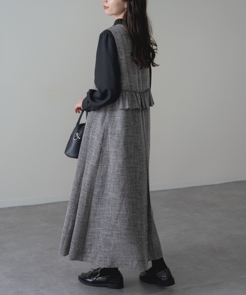 refinedworks（リファインドワークス）の「【refinedworks】360度美シルエット！ バックフリル Vネック ジャンパー スカート（ジャンパースカート・レディース・グレー/ブラック・FREE）」の6枚目の写真