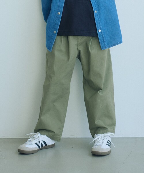 green label relaxing（グリーンレーベルリラクシング）の「ライト ツイル ツータック パンツ / キッズ 100cm-130cm（チノパンツ・キッズ・ネイビー/オリーブ/ベージュ・120cm/130cm/100cm/110cm）」の2枚目の写真