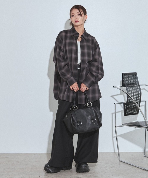 PAGEBOY（ページボーイ）の「WZIPボストンバッグ【500mlペットボトル収納可能/2WAY】（ボストンバッグ・レディース・ブラック/ブロンズ・FREE）」の4枚目の写真