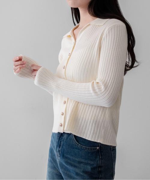 on:nue(オンニュ)の「【on:nue】ゴールド釦キーネックポロリブニット /26-27 AW COLLECTION(ニット/セーター・レディース・ブラック/ミント/オリーブ/レッド/アイボリー・FREE)」の7枚目の写真
