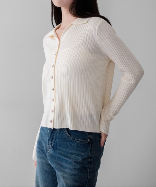 on:nue(オンニュ)の「【on:nue】ゴールド釦キーネックポロリブニット /26-27 AW COLLECTION(ニット/セーター・レディース・ブラック/ミント/オリーブ/レッド/アイボリー・FREE)」の8枚目の写真