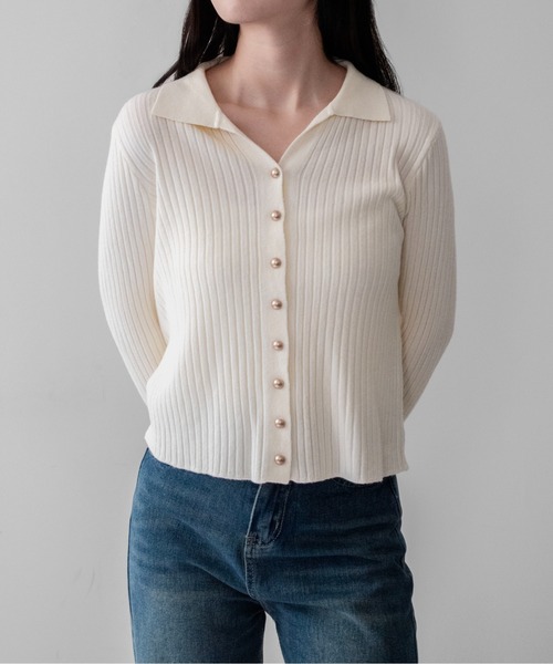 on:nue(オンニュ)の「【on:nue】ゴールド釦キーネックポロリブニット /26-27 AW COLLECTION(ニット/セーター・レディース・ブラック/ミント/オリーブ/レッド/アイボリー・FREE)」の11枚目の写真