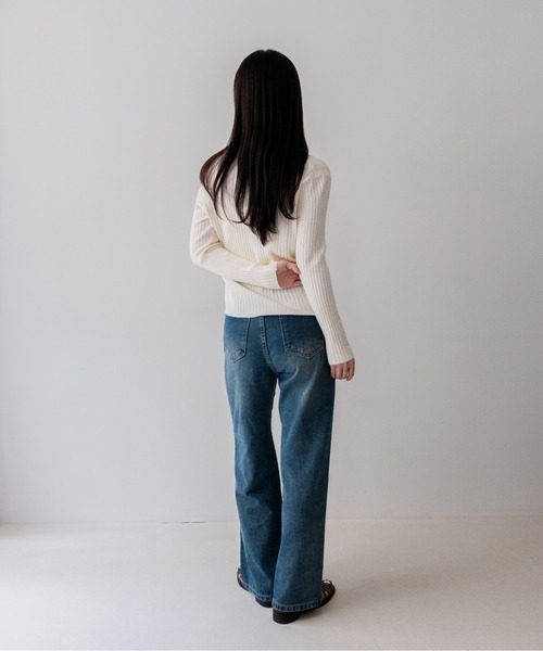 on:nue(オンニュ)の「【on:nue】ゴールド釦キーネックポロリブニット /26-27 AW COLLECTION(ニット/セーター・レディース・ブラック/ミント/オリーブ/レッド/アイボリー・FREE)」の16枚目の写真