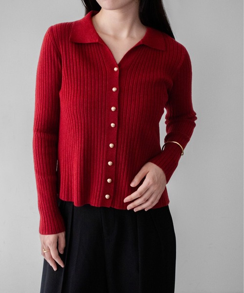 on:nue(オンニュ)の「【on:nue】ゴールド釦キーネックポロリブニット /26-27 AW COLLECTION(ニット/セーター・レディース・ブラック/ミント/オリーブ/レッド/アイボリー・FREE)」の22枚目の写真