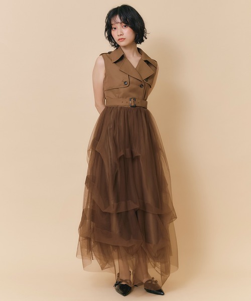REDYAZEL(レディアゼル)の「トレンチライクチュールドッキングティアードロングワンピース(ワンピース・レディース・ブラック/ベージュ/ブラウン・FREE)」の3枚目の写真