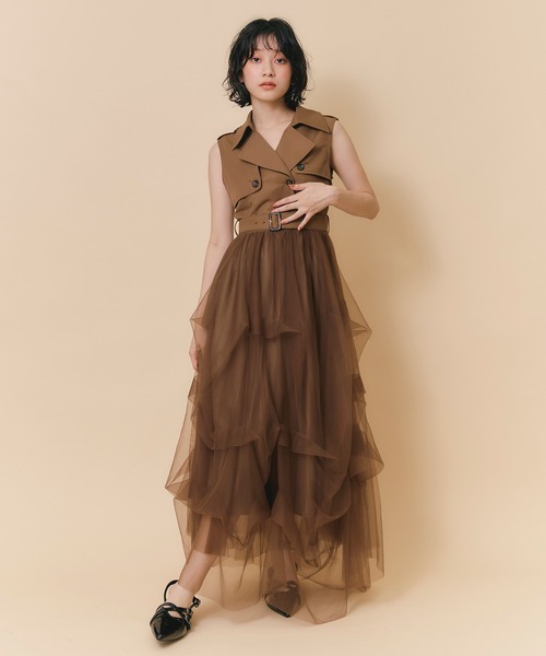 REDYAZEL(レディアゼル)の「トレンチライクチュールドッキングティアードロングワンピース(ワンピース・レディース・ブラック/ベージュ/ブラウン・FREE)」の4枚目の写真