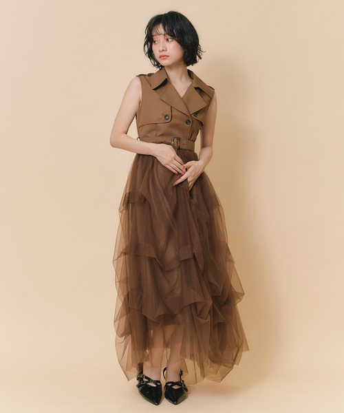 REDYAZEL(レディアゼル)の「トレンチライクチュールドッキングティアードロングワンピース(ワンピース・レディース・ブラック/ベージュ/ブラウン・FREE)」の5枚目の写真
