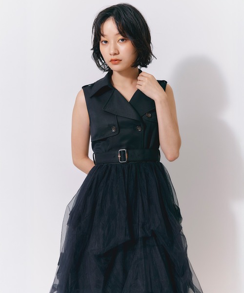REDYAZEL(レディアゼル)の「トレンチライクチュールドッキングティアードロングワンピース(ワンピース・レディース・ブラック/ベージュ/ブラウン・FREE)」の19枚目の写真