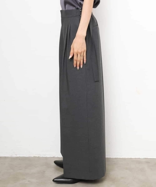 MICHEL KLEIN（ミッシェル・クラン）の「ベルトデザインワイドパンツ（その他パンツ・レディース・チャコールグレー/モカ・38）」の6枚目の写真