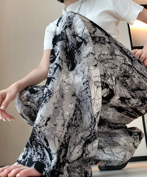 tolene(トレネ)の「総柄マーブルプリント ハイウエストイージーワイドパンツ(その他パンツ・レディース・ブラック・FREE)」の6枚目の写真