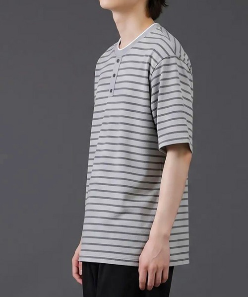 revertical(リバーティカル)の「ボーダー ヘンリーネック 半袖Tシャツ(Tシャツ/カットソー・メンズ・グレー/ベージュ/ブラック・MEDIUM/LARGE)」の9枚目の写真