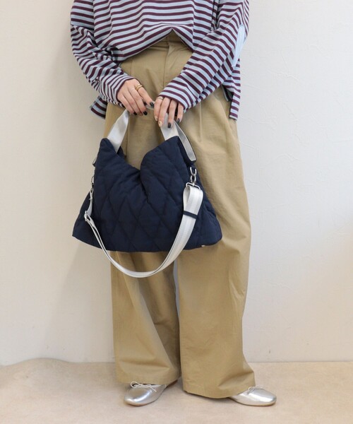 fredy emue（フレディエミュ）の「テープハンドル撥水ナイロンキルトバッグ（ショルダーバッグ・レディース・ブラウン/ネイビー/ブラック/キナリ・FREE）」の9枚目の写真
