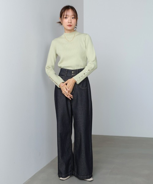 Bab(バブ)の「【選べるサイズ展開】袖ボタンハイネックリブニットトップス(ニット/セーター・レディース・A/グリーン/チャコールグレー/ピンク/ブラック/アイボリー・LARGE/MEDIUM)」の21枚目の写真