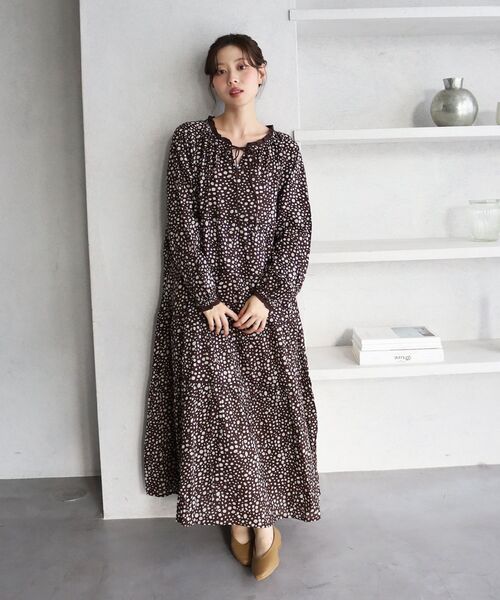 le.coeur blanc(ルクールブラン)の「Fanaka別注ランダムドットワンピース(ワンピース・レディース・ブラウン系その他2/ブラック系その他・38)」の1枚目の写真